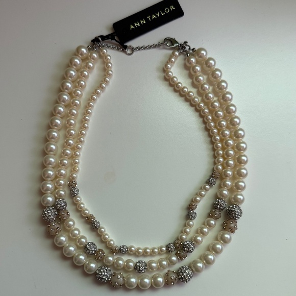 Classic triple-strand faux pearl necklace - Picture 1 of 6